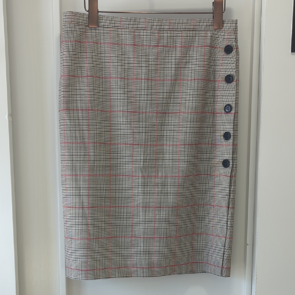 Ann Taylor Black, Tan and Red Plaid Pencil Skirt with Button Accents Size 8